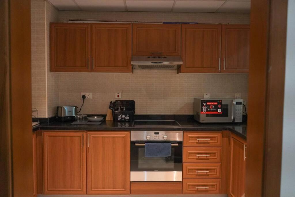 Step Into Serenity - Discover Modern Living In 1Br Apartment With Panoramic Views In Dubai Marina Near Jbr Walk, Beach And Bla Bla Club Екстериор снимка